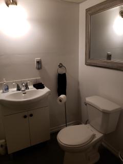 Quiet, smokefree room, private bathroom & entrance - 2