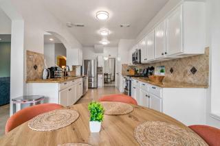 Luxe King 5BR Family Home with Game Room and Private Backyard - 1