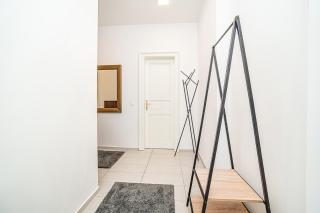 Cute Apt with terrace and AC - 2