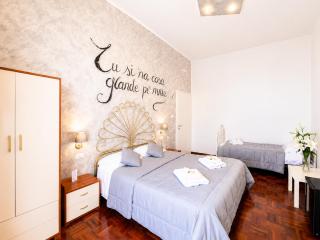 Bamba Luxury Suites Napoli Central Station - Naples - 3