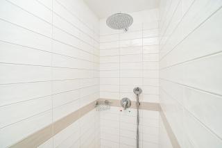 Central Bright and Spacious Appt - 9