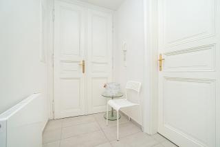 Central Bright and Spacious Appt - 5