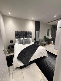 Modern Luxury Apartment- The Paramount Houghton Estate near Rosebank & Sandton - 6