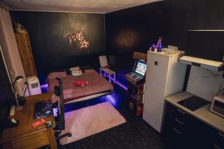 Appartement 2pieces borne arcade, air hockey et ordinateur - 1