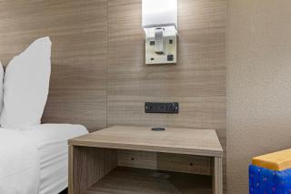 Red Roof Inn & Suites Philadelphia - Bellmawr - 7