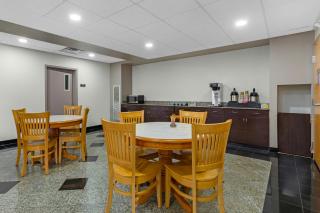 Red Roof Inn & Suites Philadelphia - Bellmawr - 6