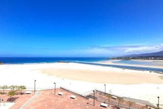 Primera línea con vistas al mar, piscina y parking - 0