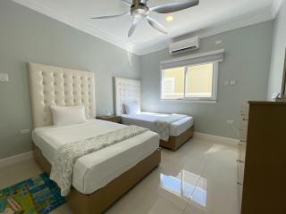 Royalty Vacation Home - 9
