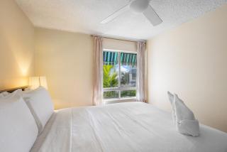 2BR Spacious with Balcony at Moffat beach - Coastal Breezes - 1