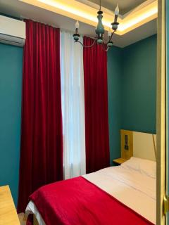 Three Colour Rooms - 9