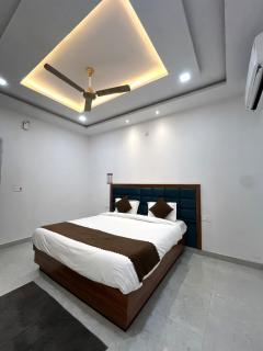 Hotel Girraj Inn - 7