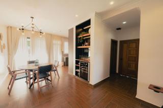 Spacious 3 BR Apartment Near Convention Center & Golf - 0