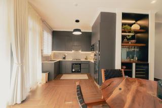 Spacious 3 BR Apartment Near Convention Center & Golf - 6
