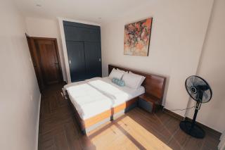 Spacious 3 BR Apartment Near Convention Center & Golf - 1