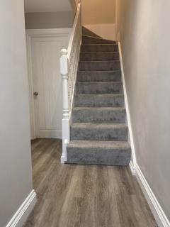 5 Bed 5 Bathroom House Guildford sleeps up to 10 - 2