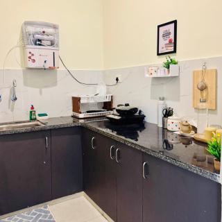 UrbanHive Private Studio Near WTP & Airport - 5