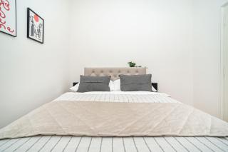 Stylish Flat with Terrace and AC - 8