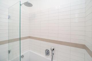 Stylish Flat with Terrace and AC - 9