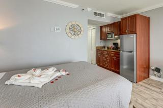 Sunny Isles Beachfront Stay w/ Ocean-View Balcony - 1