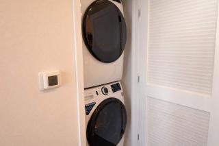 Spacious Stay 10 Min to Disneyland with Pool & Gym - 1