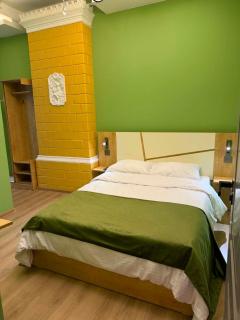Three Colour Rooms - 3