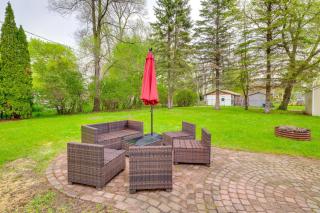 Blocks to Beach & Eats! Elk Rapids 'Cozy Cottage' - 7