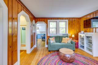 Blocks to Beach & Eats! Elk Rapids 'Cozy Cottage' - 5