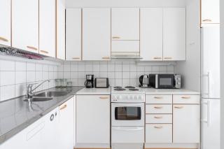 Comfy 1BR Apt with Sauna & Balcony - Best Location - 4