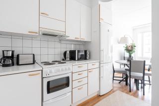 Comfy 1BR Apt with Sauna & Balcony - Best Location - 2