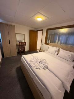 alshawarpi suites and apartment - 0