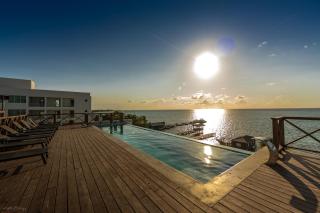 Sandbar Beachfront Hotel & Hostel Restaurant - 6