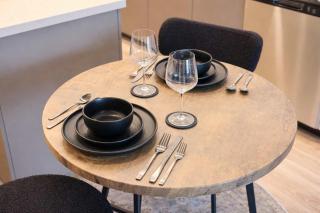 Stylish Stay 10 Min to Disneyland with Pool & GYM - 4