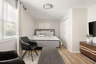 The Parkside Family Retreat Near Downtown and Walkable to Greenway - 4