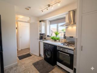 Stylish 2-Bedroom Apartment! Long-Term Stay! - 2