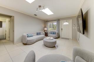 1 Block to Beach! Pompano Apt w/ Pool Access - 6