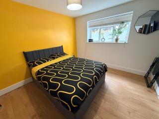 Canterbury High St 1 Bedroom Apartment Sleeps 5 - 7