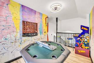 Oasis with Pool, Games & Room for 11 - 4