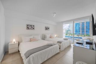 Modern Brickell Condo with City Views & Parking - 6