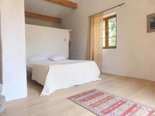 Village sheepfold with large garden - 8
