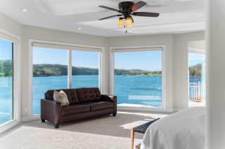 Sunrise Shores Estate - Luxury Lakefront - 4BD-4BA-4500 SQ FT-Sleeps 12-14 PPL - 8