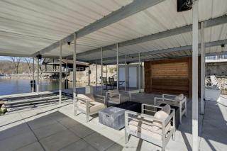 Sunrise Shores Estate - Luxury Lakefront - 4BD-4BA-4500 SQ FT-Sleeps 12-14 PPL - 6