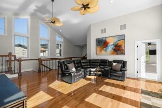 Sunrise Shores Estate - Luxury Lakefront - 4BD-4BA-4500 SQ FT-Sleeps 12-14 PPL - 2