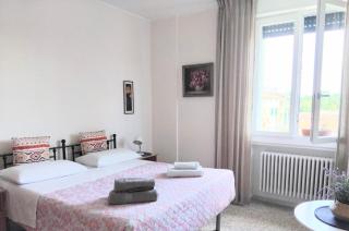 Private room and bathroom close to Piazzale Roma in Venice Mestre - 7
