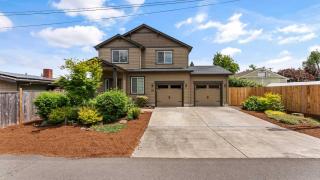 Spacious home centrally located by Science Center - 6