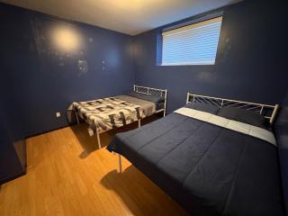 King George Corridor Modern Room - Easy Transit & Free Parking - 7