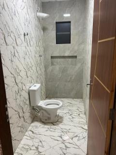 Casa com banheira e porcelanato em Campina Grande - 8