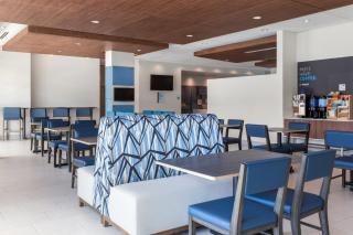 Holiday Inn Express & Suites Victoria-Colwood by IHG - 2