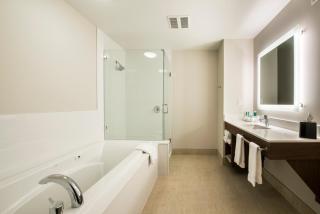 Holiday Inn Express & Suites Victoria-Colwood by IHG - 1