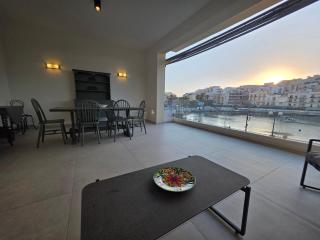 Luxury Waterfront 3BR Apartment with Large Terrace - 8