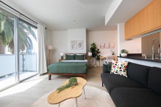 Central Penthouse Studio with Free Parking - 8